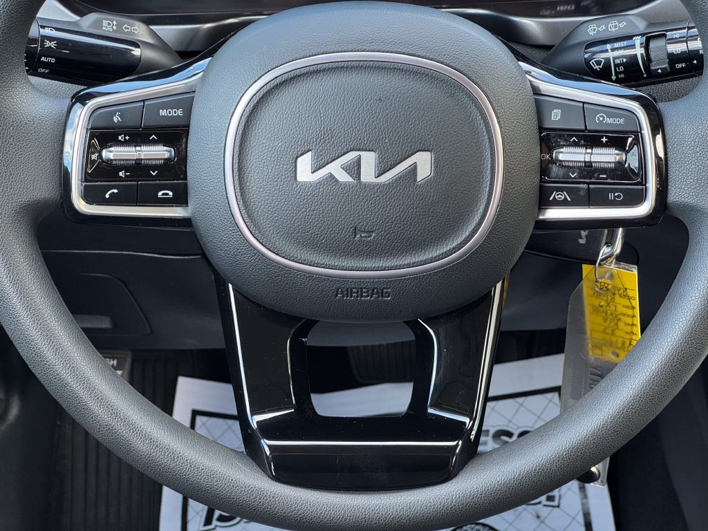 Used 2023 Kia Sorento LX FWD image 22