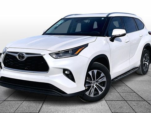 Used 2021 Toyota Highlander XLE image 1
