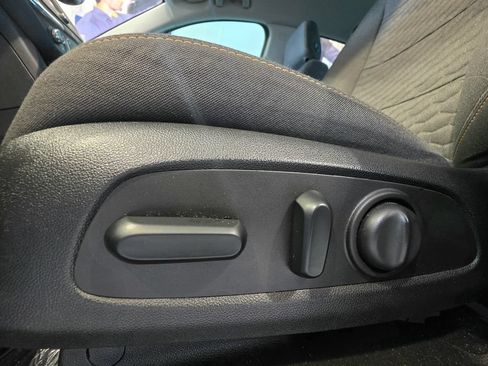 Used 2020 Chevrolet Equinox LT FWD image 12