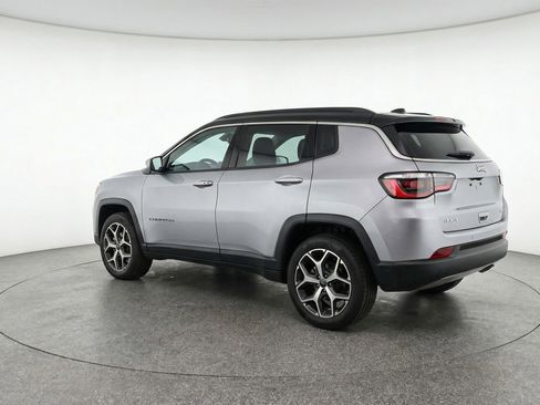 Used 2025 Jeep Compass Limited image 6