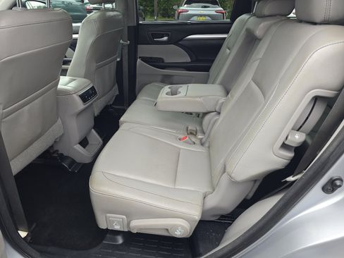 Used 2015 Toyota Highlander XLE AWD/4WD image 19