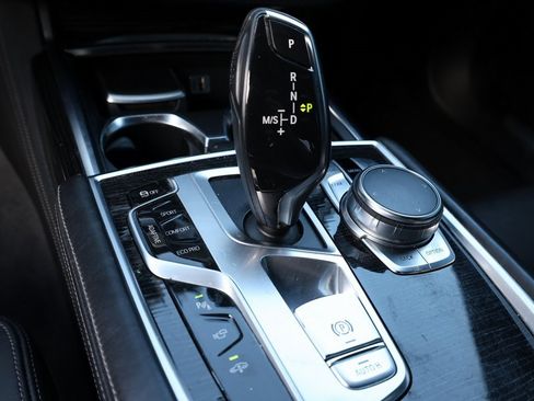 Used 2016 BMW 750i xDrive image 35