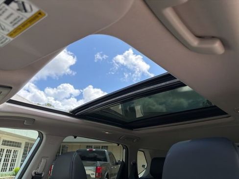 Used 2025 Nissan Rogue SV w/ SV Premium Package image 30