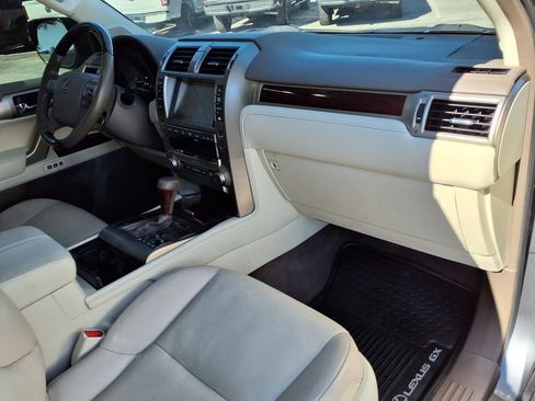 Used 2019 Lexus GX 460 Premium w/ Premium Package image 11