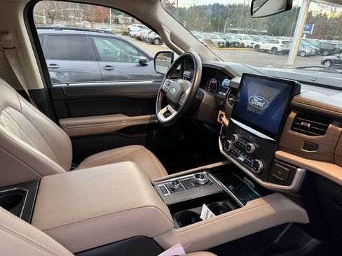 Used 2022 Ford Expedition Max Limited image 6