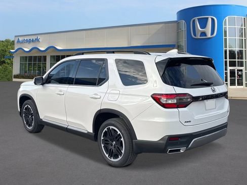 New 2026 Honda Pilot Touring image 3