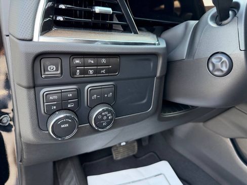 Used 2025 Chevrolet Suburban High Country AWD/4WD image 19