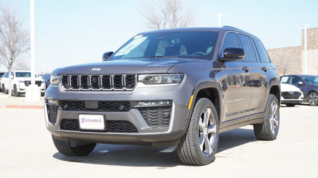 New 2026 Jeep Grand Cherokee Limited w/ Luxury Tech Group II RWD image 2