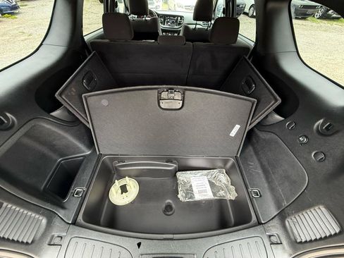 Used 2023 Dodge Durango SXT RWD image 36