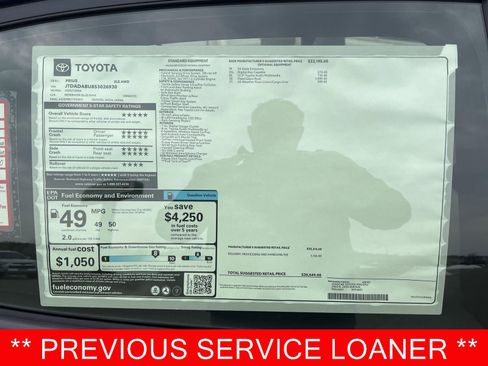 Used 2025 Toyota Prius XLE image 2