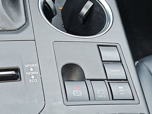 Used 2024 Toyota Highlander XLE image 18