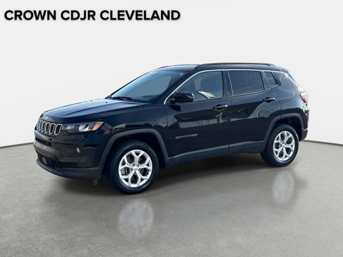 Used 2024 Jeep Compass Latitude AWD/4WD image 1