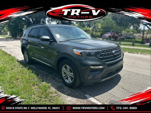 Used 2023 Ford Explorer XLT w/ Equipment Group 202A RWD image 3