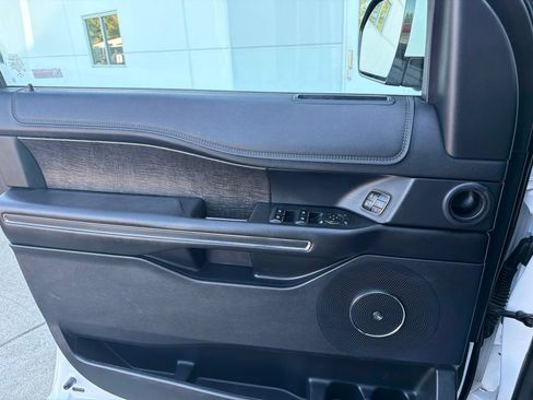 Used 2018 Ford Expedition Limited w/ Equipment Group 302A AWD/4WD image 19
