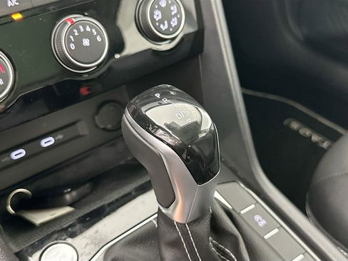 Certified 2023 Volkswagen Taos SE w/ Panoramic Sunroof Package image 15