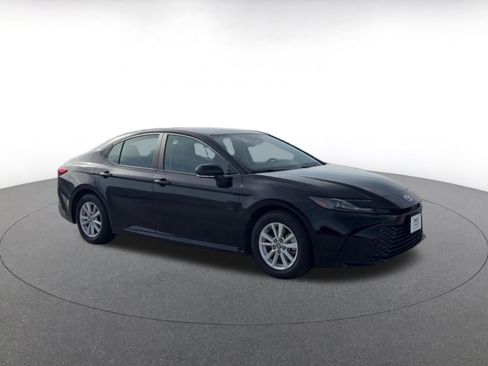 Used 2025 Toyota Camry LE image 2