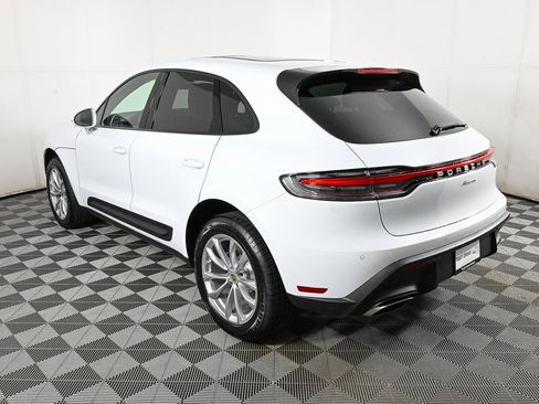 Certified 2025 Porsche Macan AWD image 3