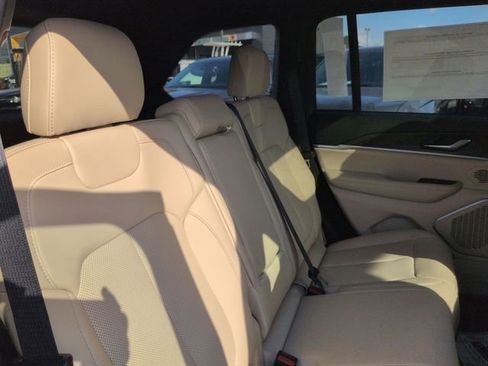 New 2026 Jeep Grand Cherokee Limited image 29