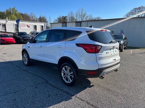 Used 2019 Ford Escape SE image 7