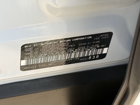 Used 2023 Mitsubishi Outlander 4WD Plug-In Hybrid image 33