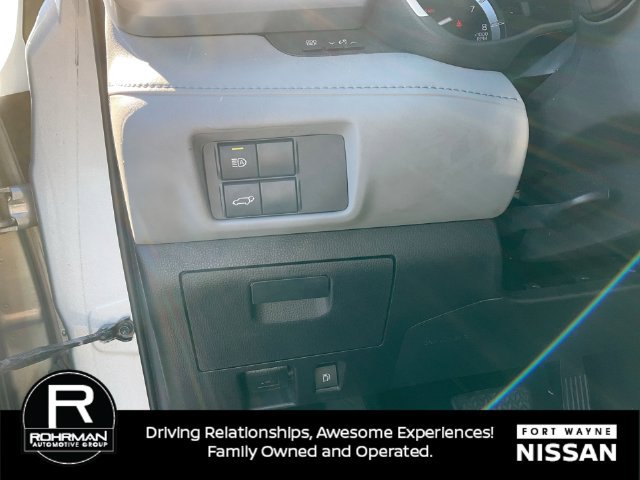 Used 2021 Toyota Highlander XLE AWD/4WD image 19