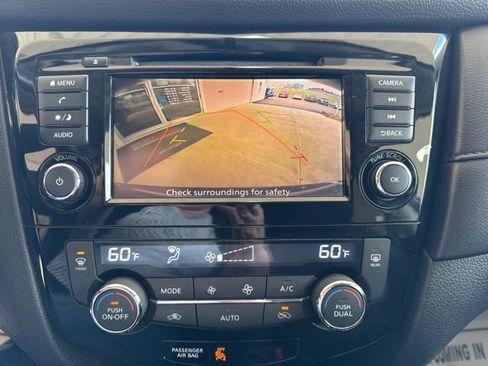 Used 2018 Nissan Rogue SV image 20