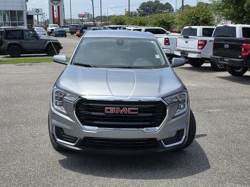 Used 2024 GMC Terrain SLE AWD/4WD image 3