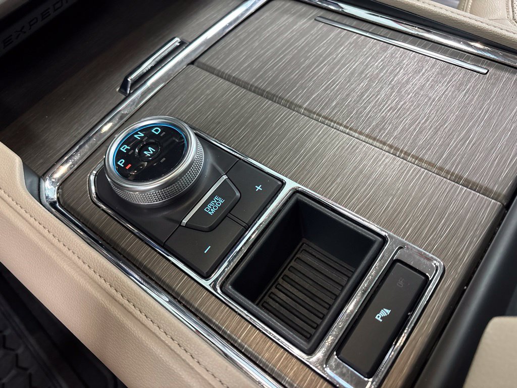 Used 2024 Ford Expedition Limited RWD image 27