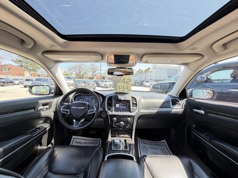 Used 2019 Chrysler 300 Limited RWD image 11