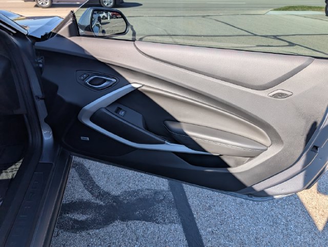 Used 2021 Chevrolet Camaro LT w/ Technology Package RWD image 6