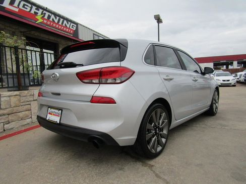 Used 2018 Hyundai Elantra GT Sport FWD image 4