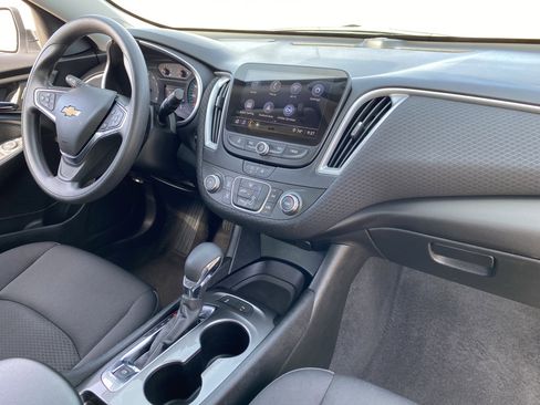 Used 2025 Chevrolet Malibu LS FWD image 12