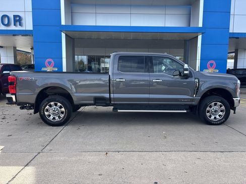 Used 2023 Ford F350 Lariat w/ Chrome Package image 2