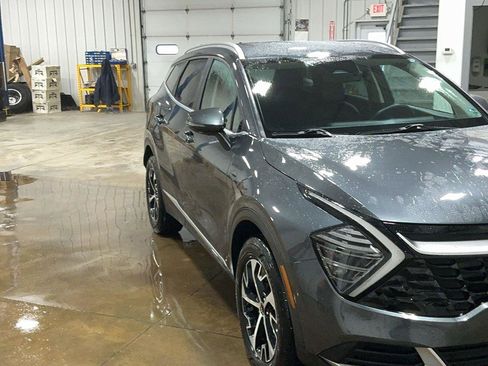 Used 2024 Kia Sportage EX image 3