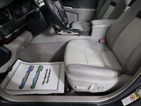 Used 2014 Toyota Camry XLE w/ Leather Package FWD image 13