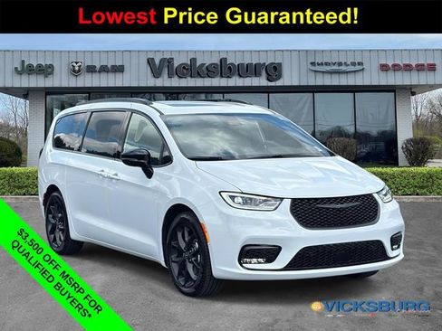 New 2026 Chrysler Pacifica Limited w/ S Appearance Package image 1