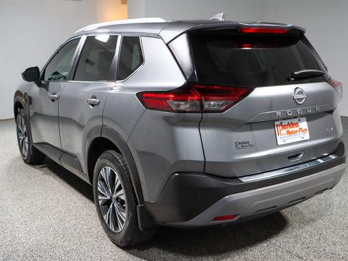 Used 2023 Nissan Rogue SV w/ SV Premium B Package FWD image 9