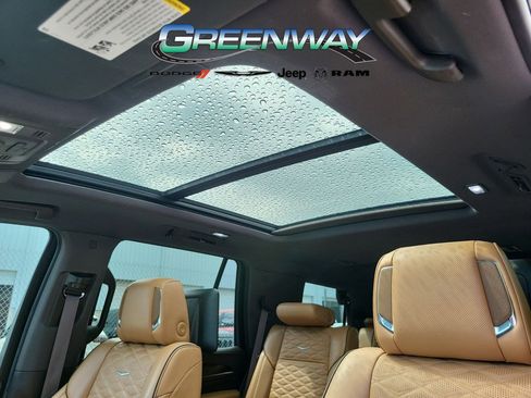 Used 2023 Cadillac Escalade Sport w/ LPO, ONYX Package image 21