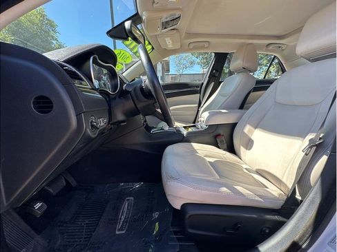 Used 2016 Chrysler 300 Limited RWD image 14