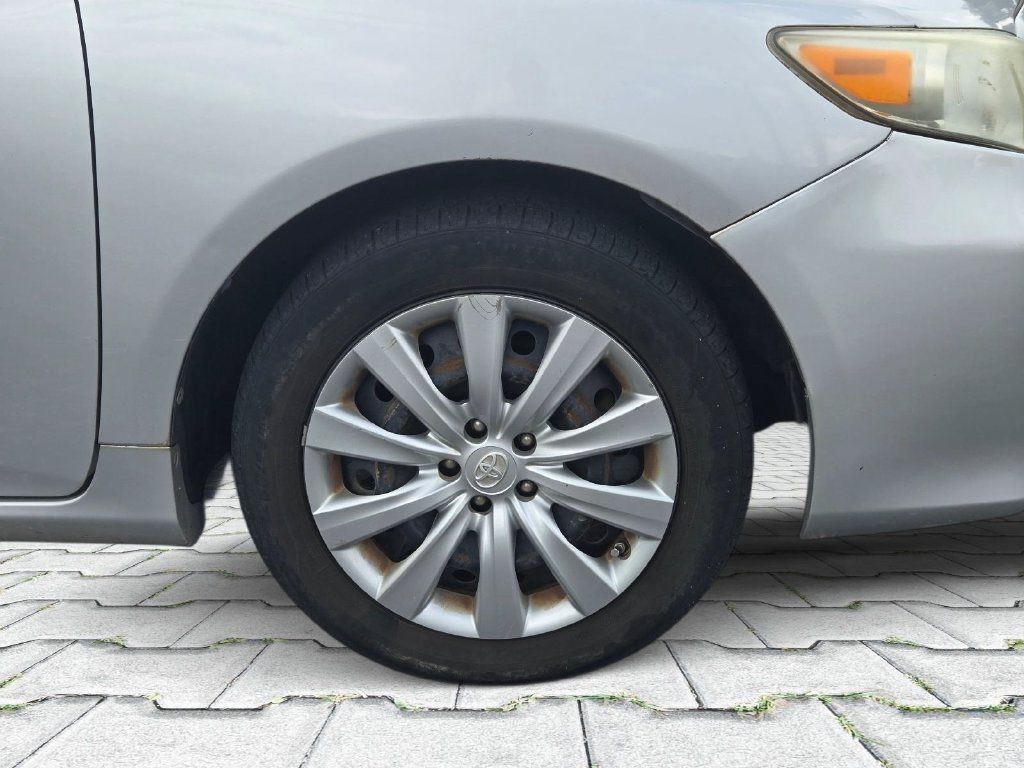 Used 2013 Toyota Corolla LE FWD image 3