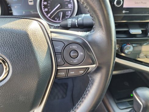 Used 2021 Toyota Camry XLE image 23