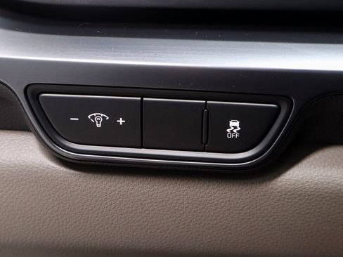 Used 2025 Kia Carnival FWD image 28