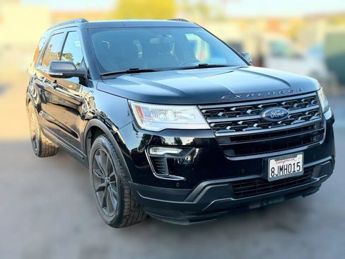 Used 2019 Ford Explorer XLT w/ Equipment Group 202A FWD image 2