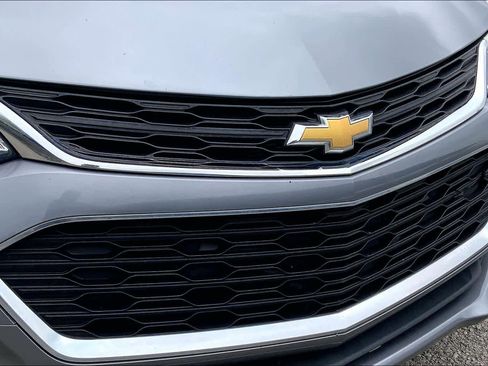 Used 2018 Chevrolet Cruze LT w/ Convenience Package image 30