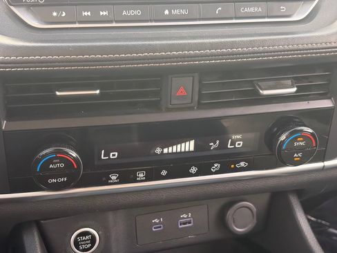 Certified 2023 Nissan Rogue SV FWD image 25