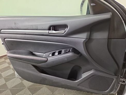 Used 2024 Nissan Altima 2.5 SR FWD image 27