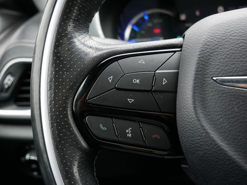 Used 2020 Chrysler Pacifica Limited w/ Advanced Safetytec Group FWD image 28