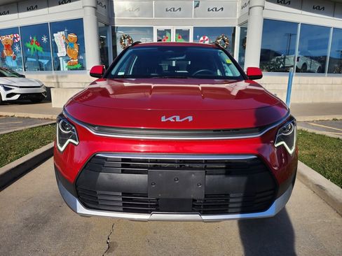 Certified 2024 Kia Niro EX image 2