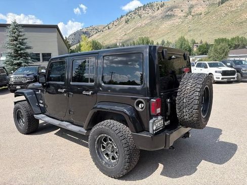 Used 2016 Jeep Wrangler Unlimited Sahara w/ Connectivity Group AWD/4WD image 16