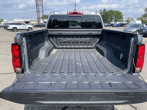 Used 2024 Chevrolet Colorado ZR2 w/ Technology Package AWD/4WD image 17